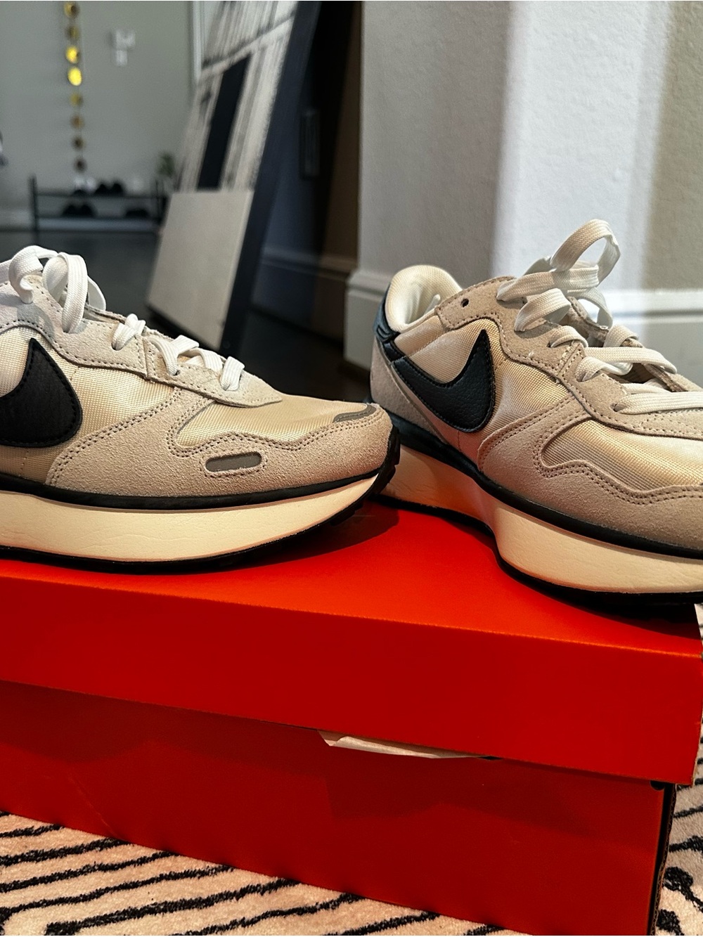 Nike Men’s Cream and Black Casual Sneaker